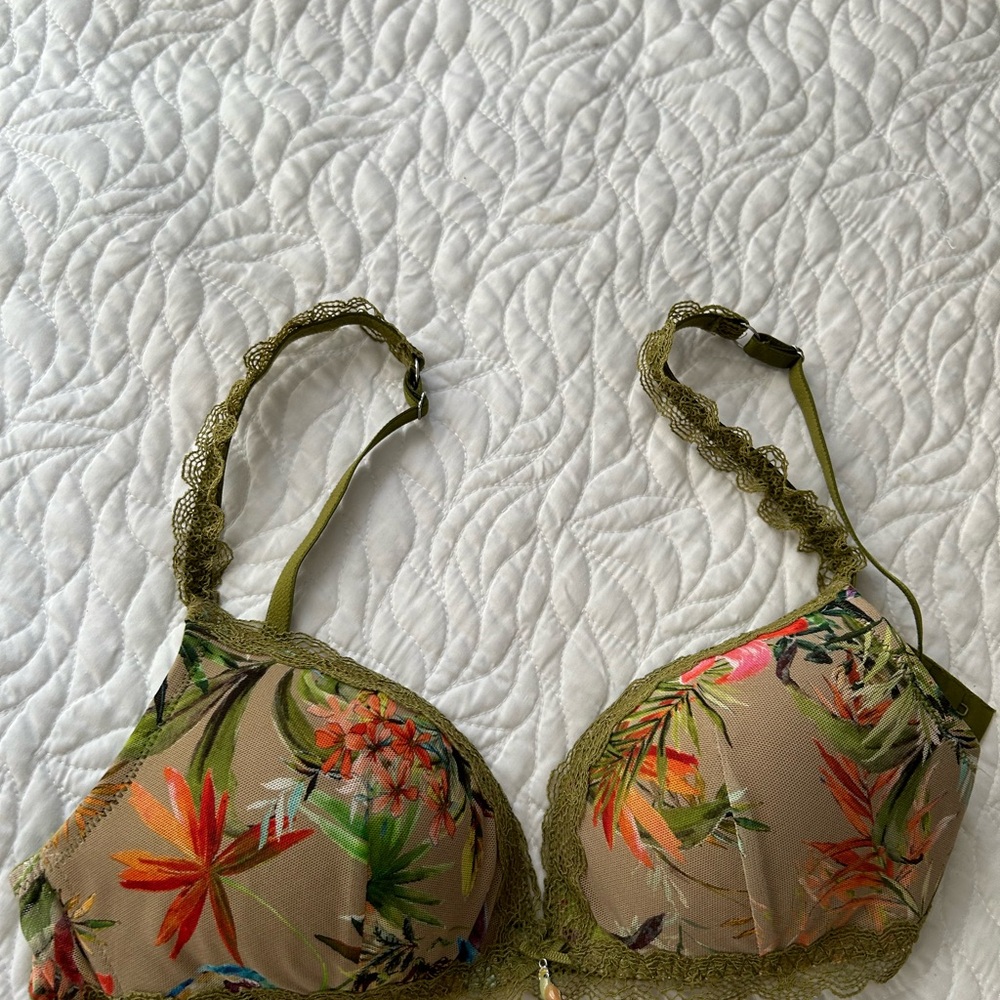 Intimissimi triangle bra size 34C
